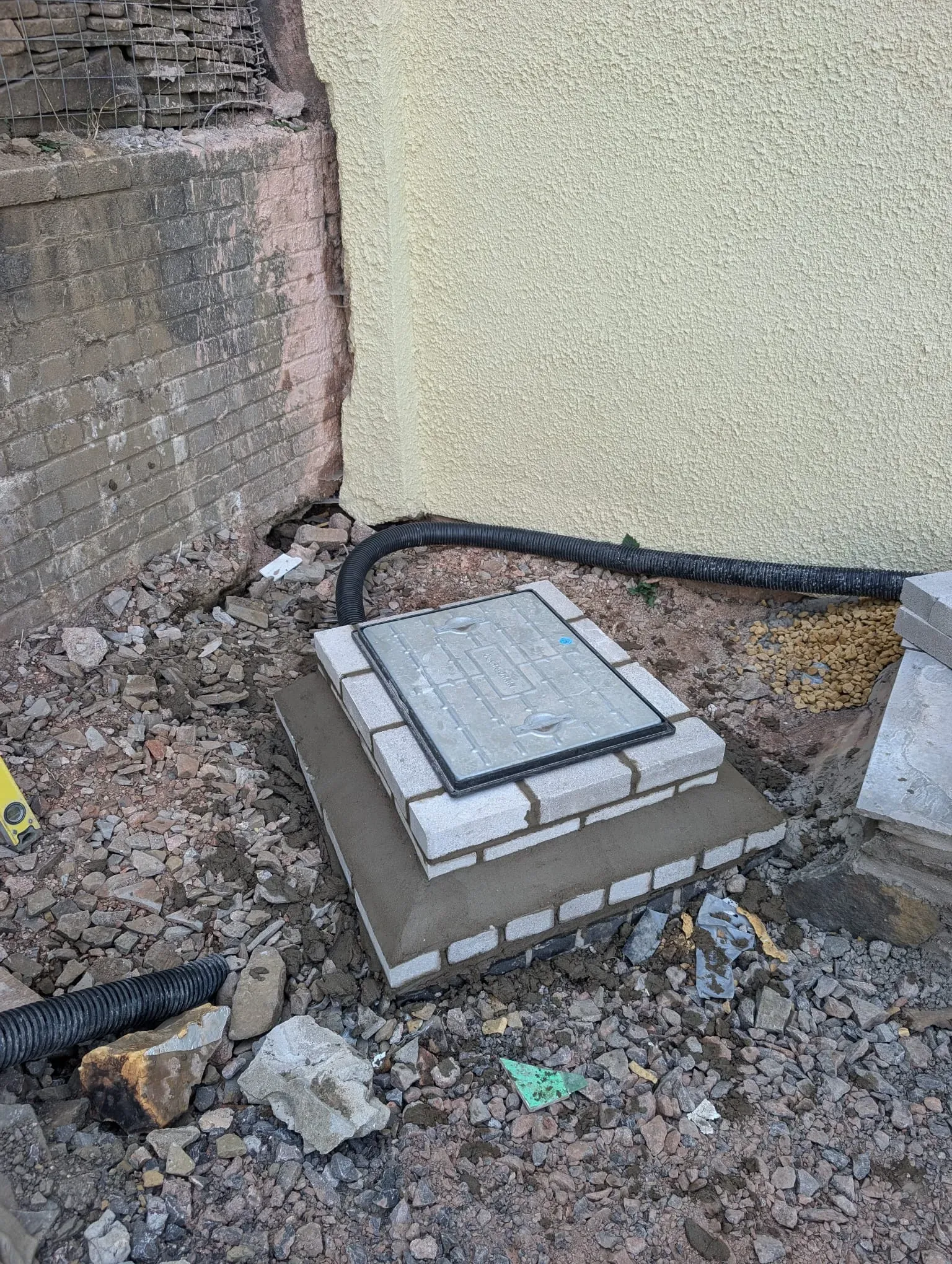 New drainage manhole construction